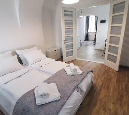 Apartman Tina Novi Sad Buitenkant foto