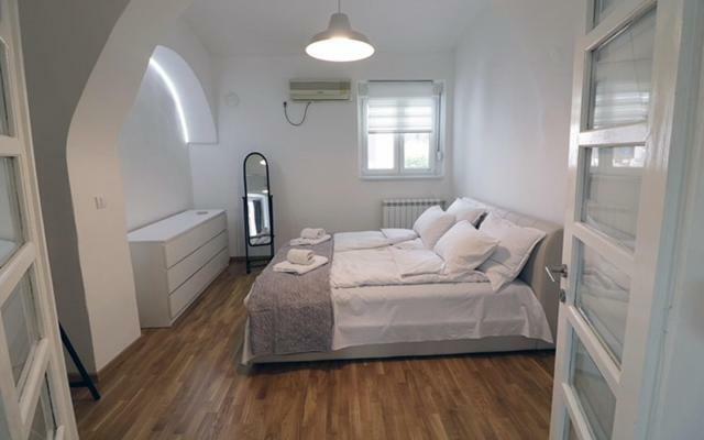 Apartman Tina Novi Sad Buitenkant foto