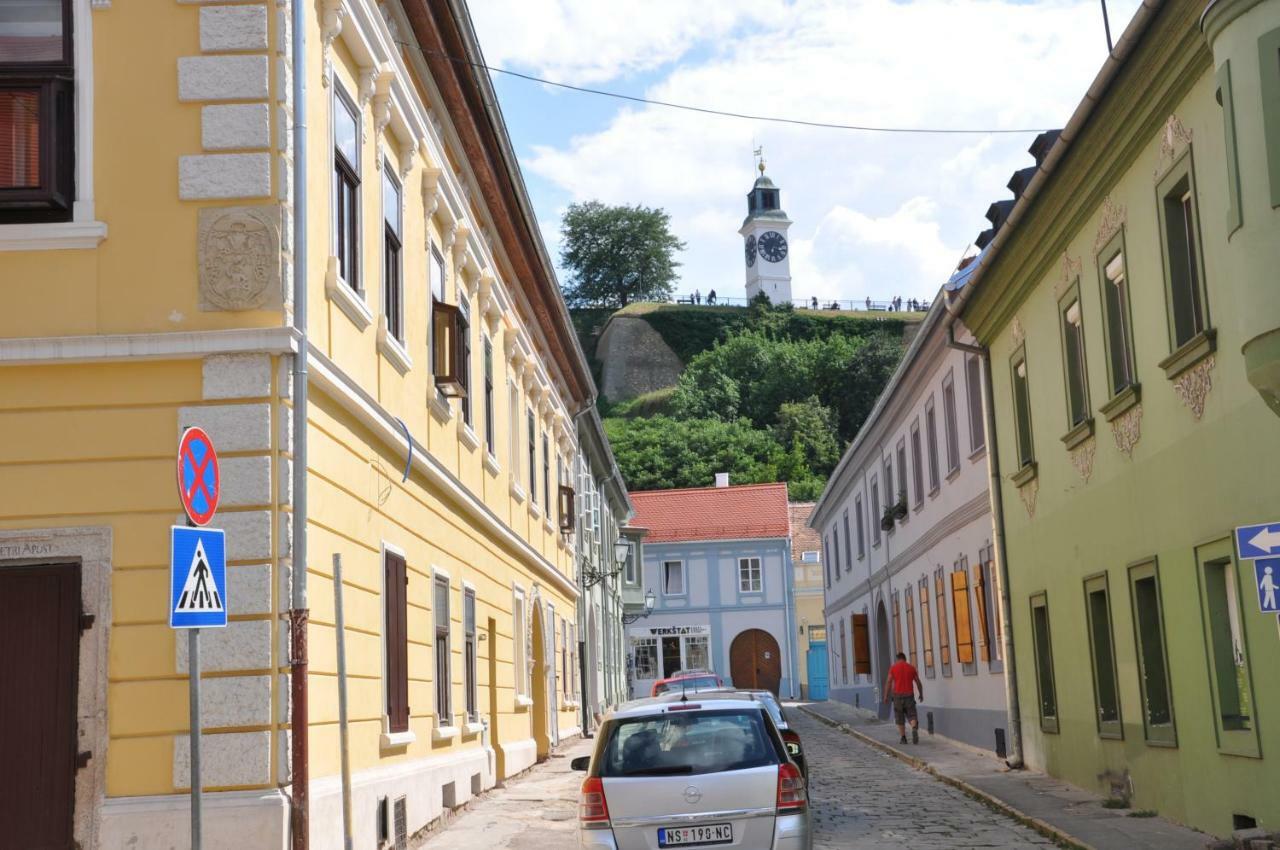Apartman Tina Novi Sad Buitenkant foto